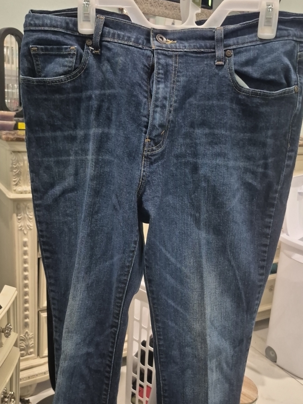 Levi Classic Women Dark Blue Denim Jeans W 18.7" X Inseam 31", 9" Leg Opening